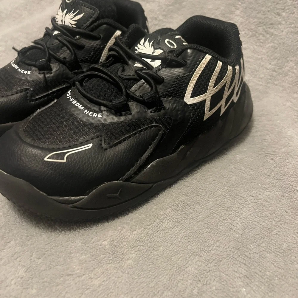 Puma M.E.L.O Black with White Accents‎